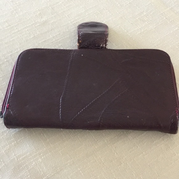 Vintage Burgundy Leather Zippered Wallet - Picture 7 of 12